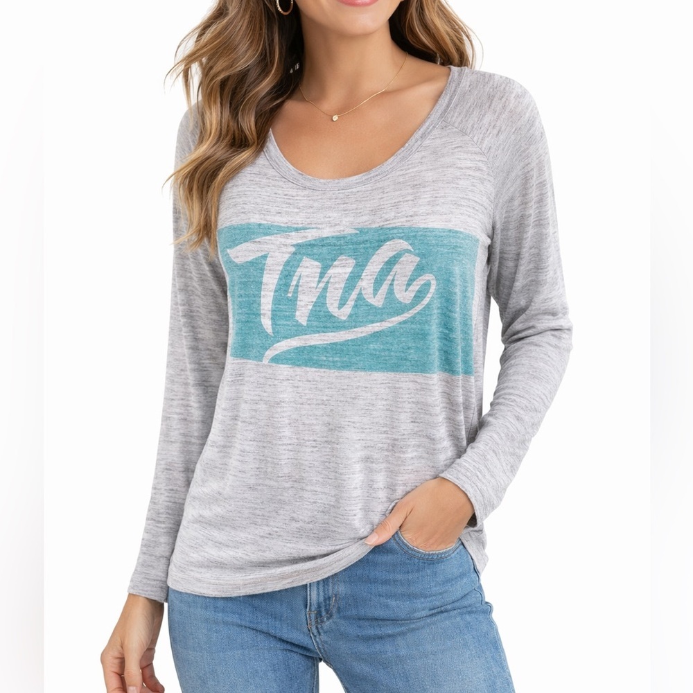 𝅺aritzia TNA Graphic Long Sleeve Top